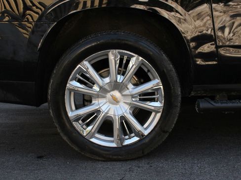 Used 2023 Chevrolet Suburban High Country AWD/4WD image 5