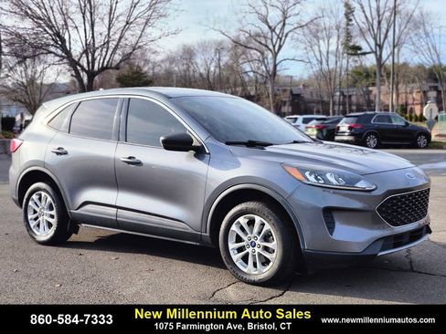 Used 2022 Ford Escape SE w/ Cold Weather Package image 7