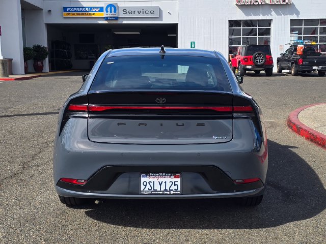 Used 2026 Toyota Prius XLE FWD image 5