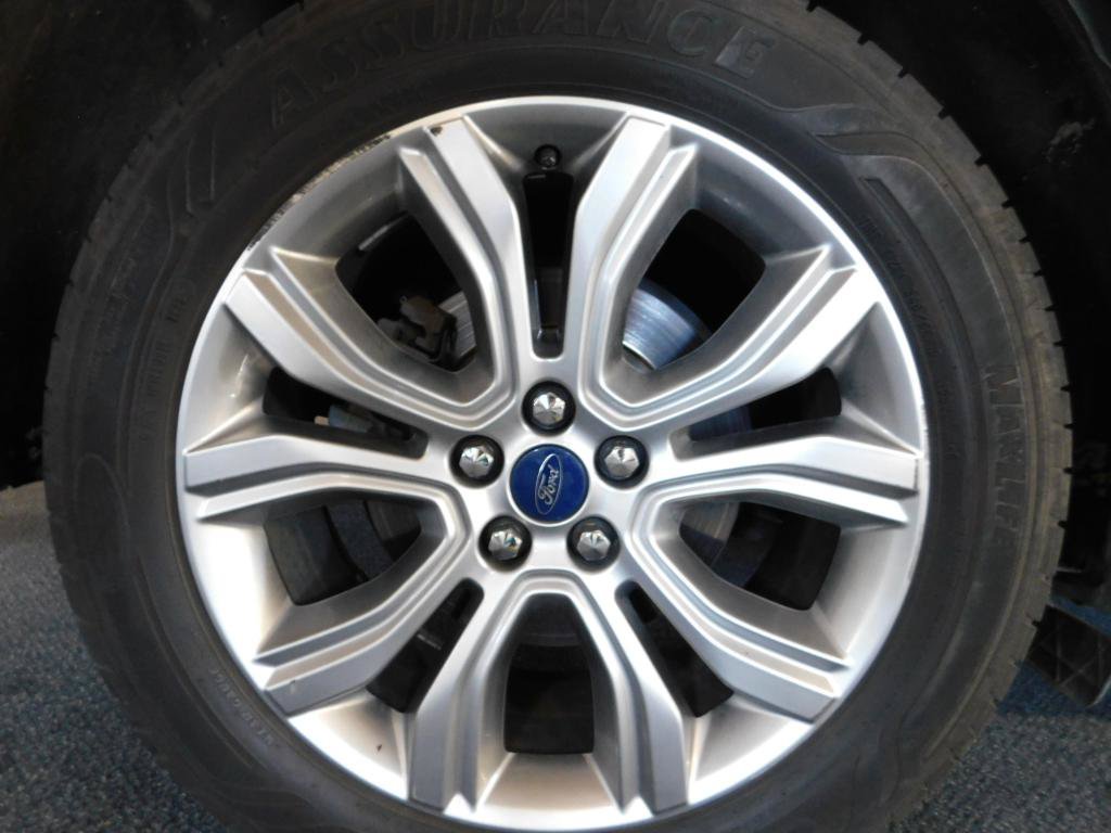 Used 2019 Ford Edge Titanium FWD image 19