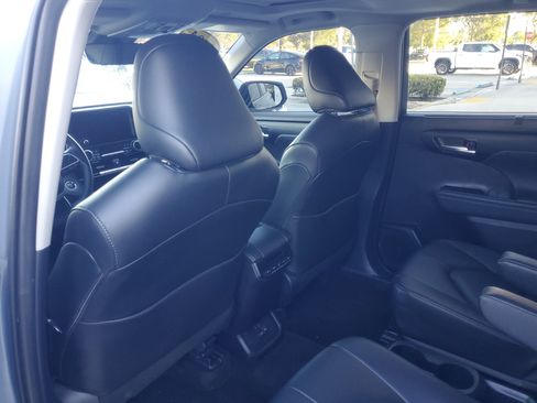 Used 2024 Toyota Highlander XLE image 10