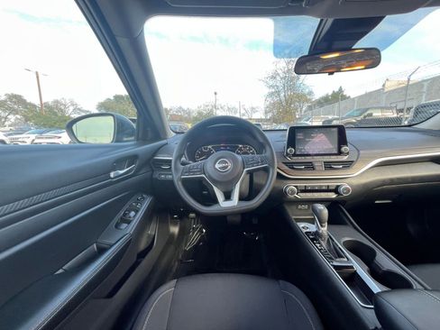 Used 2025 Nissan Altima 2.5 SV image 34