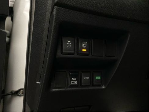 Used 2017 Nissan Rogue SV AWD/4WD image 23