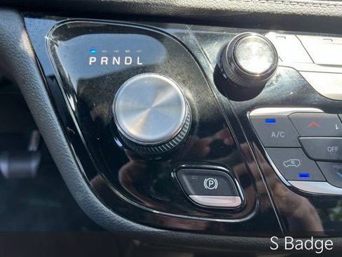 Used 2021 Chrysler Pacifica Touring-L w/ Uconnect Theater Family Group AWD/4WD image 20