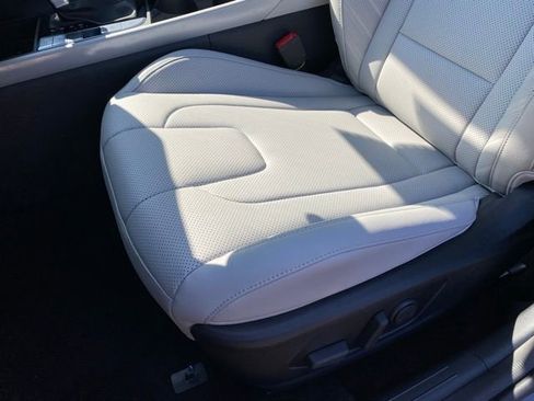 New 2025 Hyundai Elantra Limited image 23