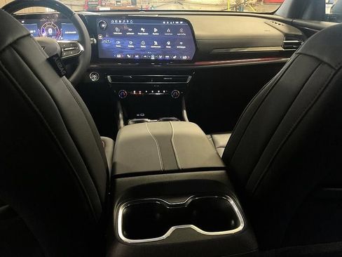 New 2026 Chevrolet Traverse Z71 w/ Enhanced Driving Package AWD/4WD image 3
