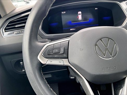 Used 2023 Volkswagen Tiguan SE w/ Panoramic Sunroof Package FWD image 19