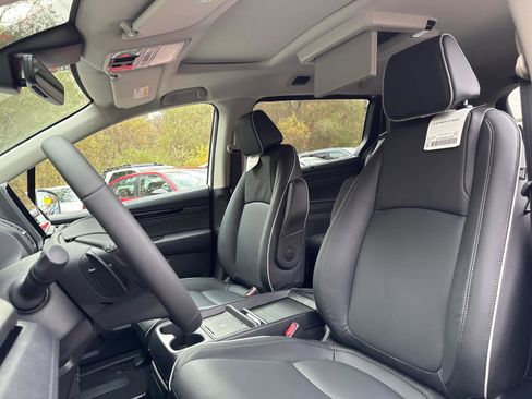 New 2026 Honda Odyssey Touring image 14