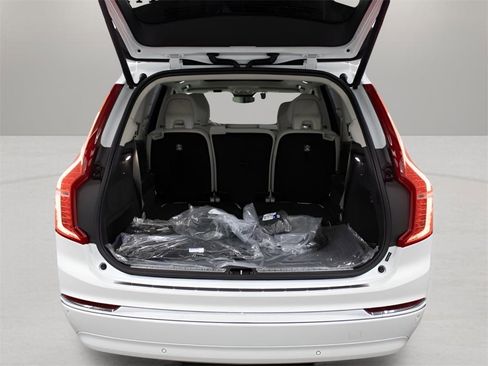 New 2025 Volvo XC90 T8 Plus w/ Protection Package Premier image 11