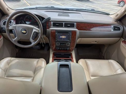 Used 2014 Chevrolet Suburban LTZ image 25