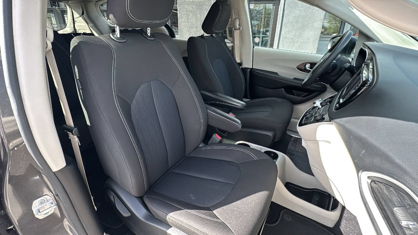 Used 2023 Chrysler Voyager LX FWD image 22