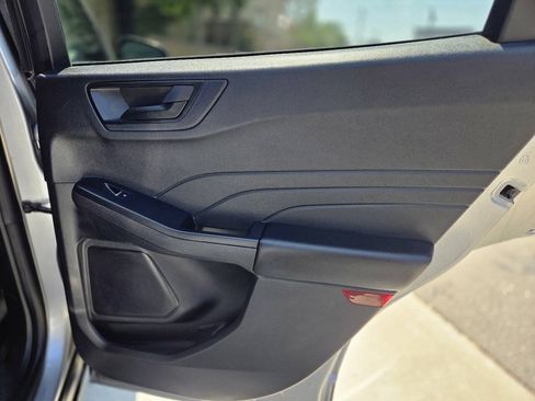 Used 2022 Ford Escape SE w/ Convenience Package FWD image 19