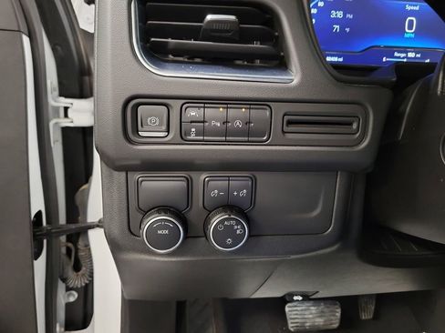 Used 2023 Chevrolet Suburban Premier image 21