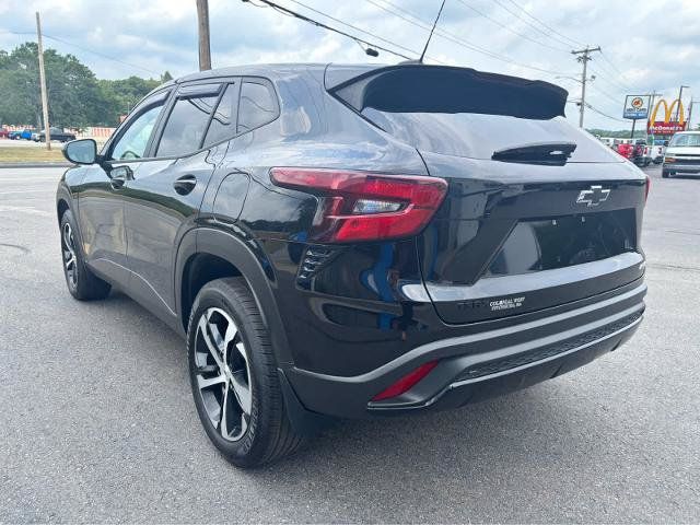 Used 2025 Chevrolet Trax RS w/ Sunroof Package FWD image 5