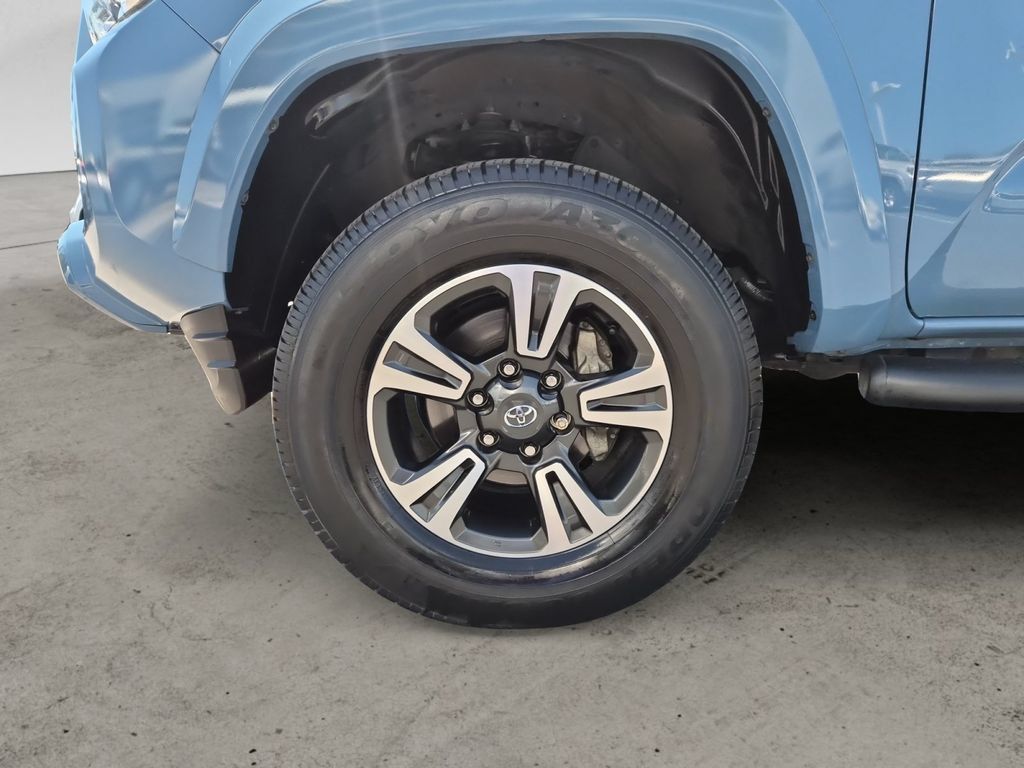 Used 2019 Toyota Tacoma TRD Sport w/ Technology Package RWD image 9