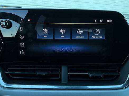 Used 2025 Chevrolet Trax LT image 28