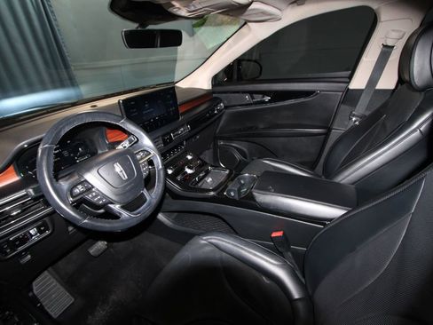 Used 2023 Lincoln Nautilus Reserve w/ Monochromatic Package image 2