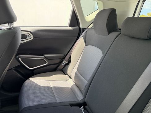 Used 2025 Kia Soul LX w/ LX Technology Package FWD image 34