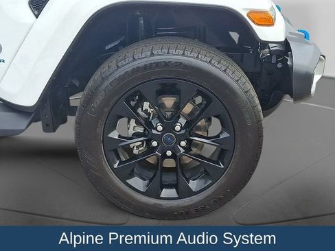 Used 2024 Jeep Wrangler Unlimited Sahara w/ Technology Group AWD/4WD image 10