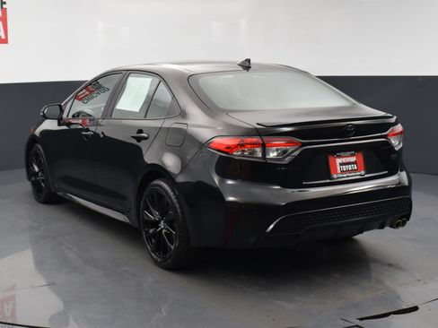 Used 2022 Toyota Corolla SE FWD image 3