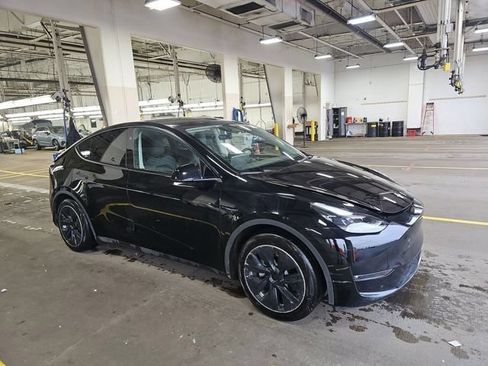 Used 2023 Tesla Model Y Long Range AWD/4WD image 2