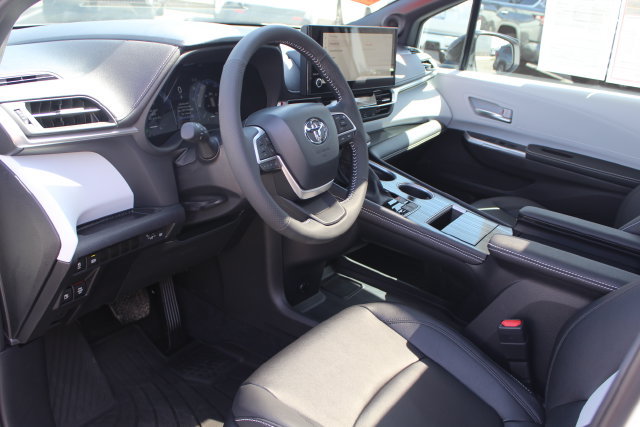 Certified 2026 Toyota Sienna XSE FWD image 54