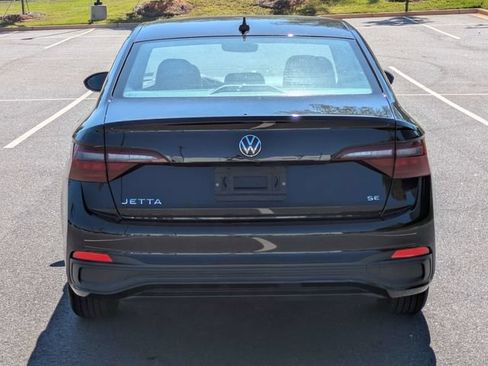 Certified 2024 Volkswagen Jetta SE FWD image 4