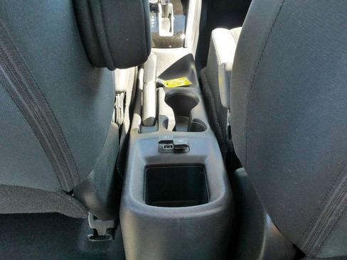 Used 2020 Nissan Kicks S image 19