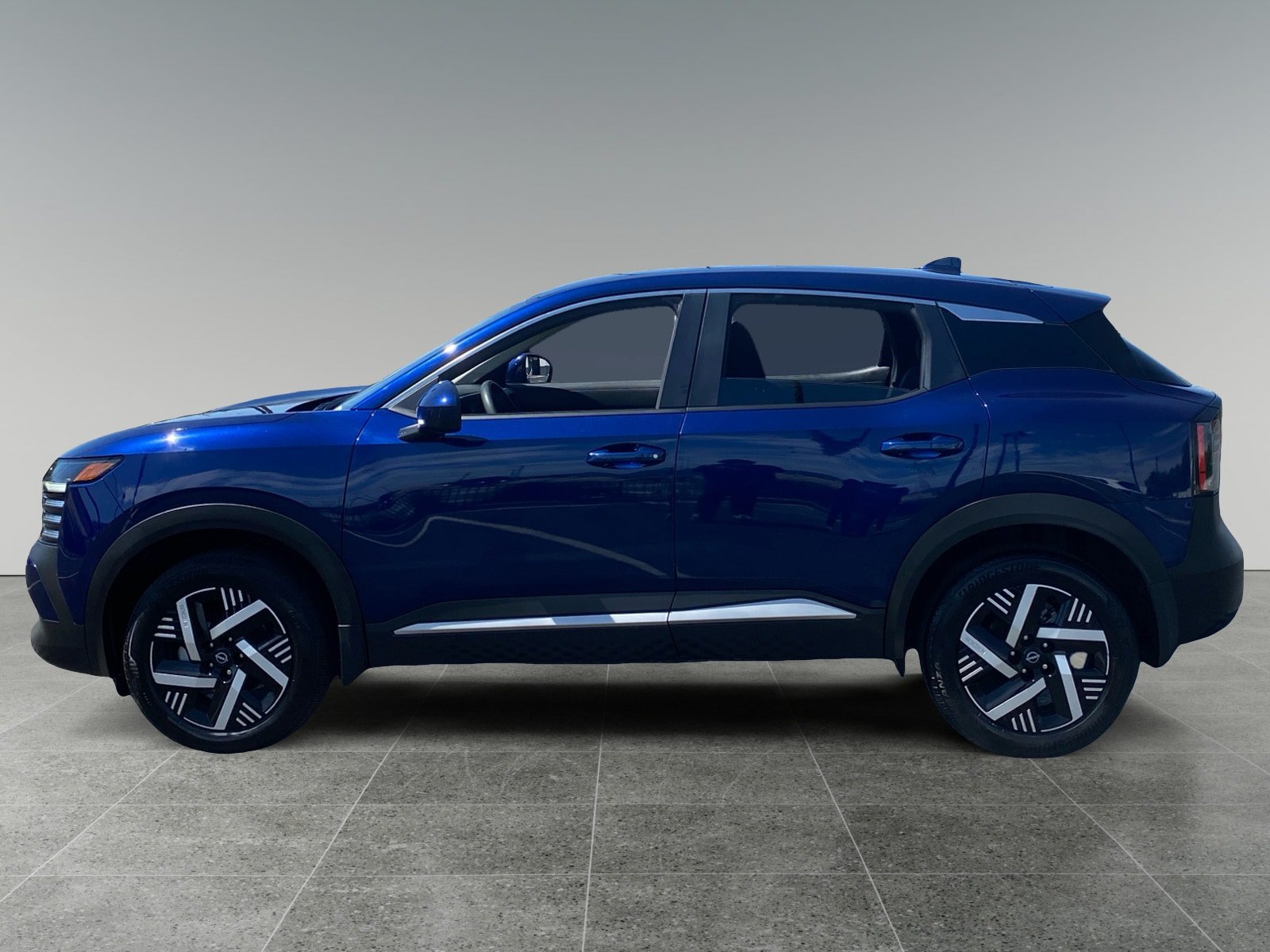 Used 2025 Nissan Kicks SV FWD image 2