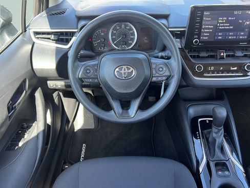 Used 2022 Toyota Corolla LE FWD image 11