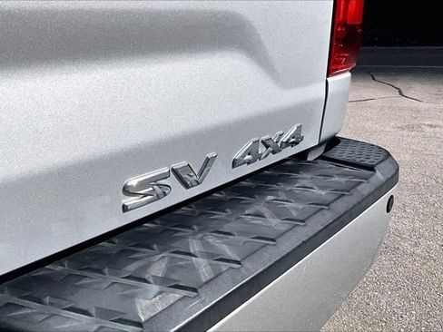 Used 2017 Nissan Titan SV AWD/4WD image 25