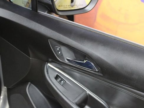 Used 2019 Chevrolet Cruze Premier FWD image 9