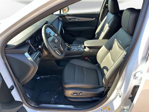 New 2025 Cadillac XT5 Luxury image 14