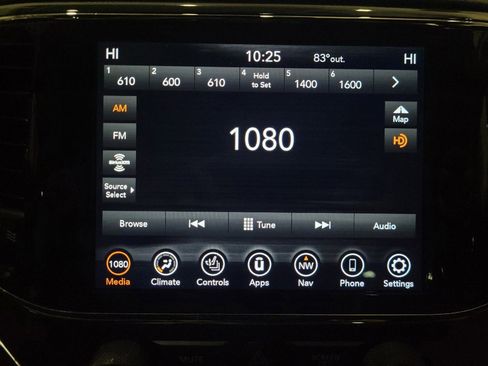 Used 2021 Jeep Grand Cherokee Limited image 25