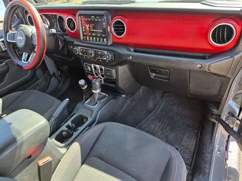 Used 2023 Jeep Gladiator Rubicon w/ Cold Weather Group image 17