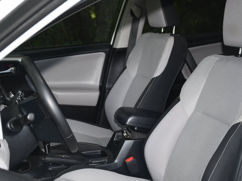 Used 2018 Toyota RAV4 XLE FWD image 12