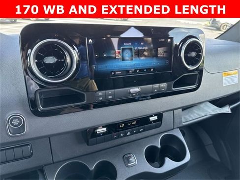 Used 2024 Mercedes-Benz Sprinter 2500 image 22