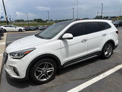 Used 2018 Hyundai Santa Fe Limited FWD image 2
