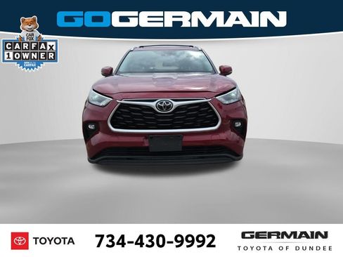 Used 2023 Toyota Highlander XLE image 3