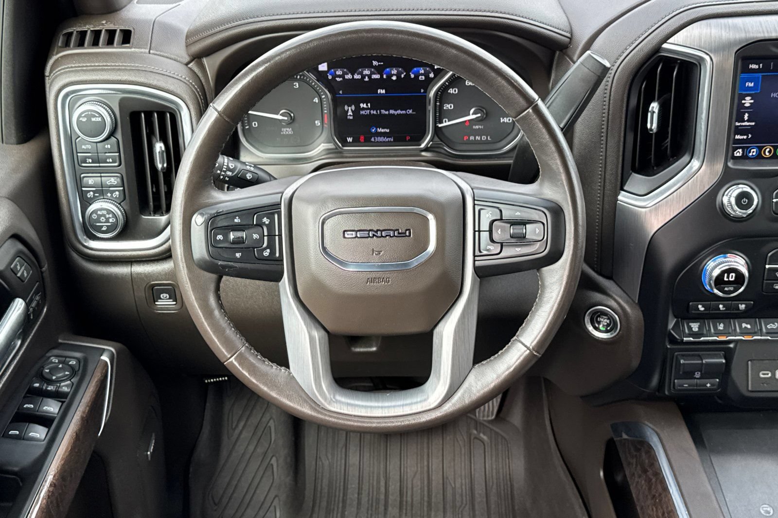 Certified 2020 GMC Sierra 2500 Denali w/ Denali Ultimate Package AWD/4WD image 15