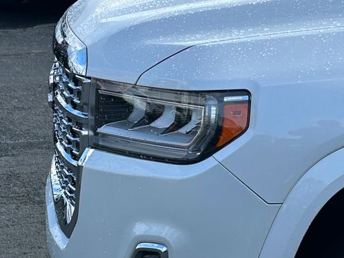 Used 2022 GMC Acadia Denali w/ Denali Ultimate Package image 12