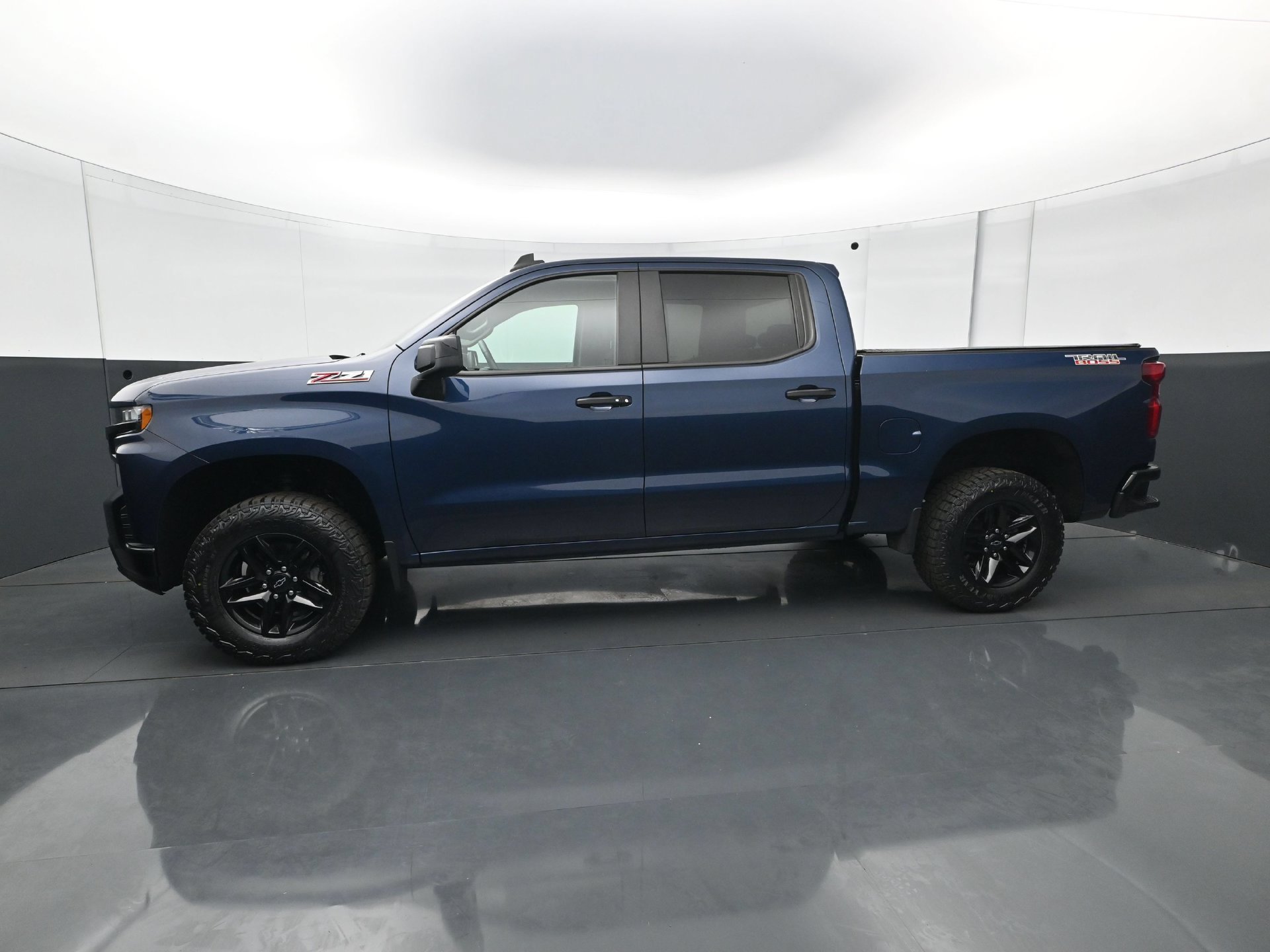 Used 2021 Chevrolet Silverado 1500 LT Trail Boss w/ Bed Protection Package AWD/4WD image 3