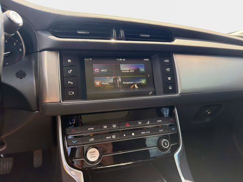 Used 2018 Jaguar XF Premium RWD image 21