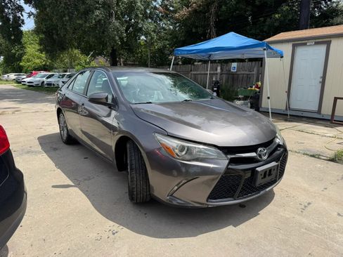 Used 2016 Toyota Camry SE FWD image 4