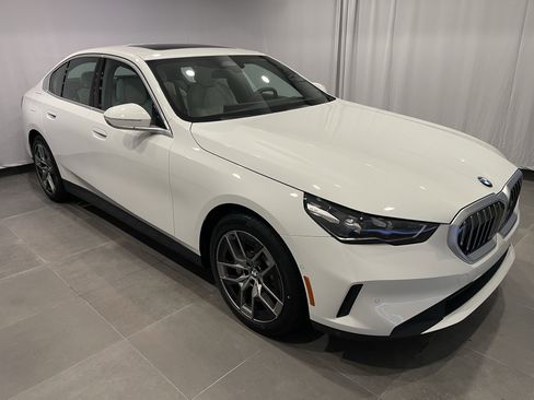 New 2026 BMW 530i xDrive AWD/4WD image 3