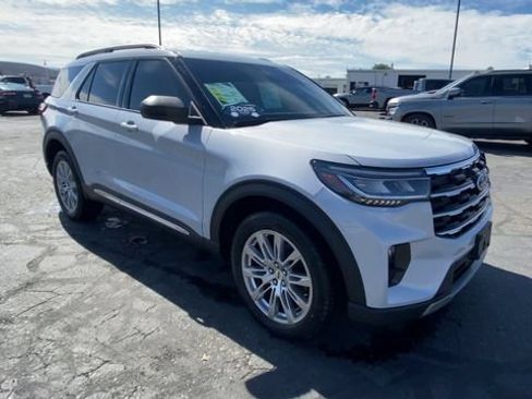 Used 2025 Ford Explorer Active w/ Active Comfort Package AWD/4WD image 2