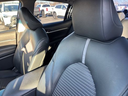 Used 2019 Toyota Camry SE image 6