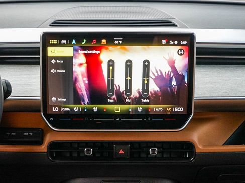 Used 2025 Volkswagen ID. Buzz Pro S RWD image 15