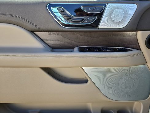 Used 2023 Lincoln Navigator Reserve image 13