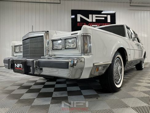 Used 1988 Lincoln Town Car Signature image 12